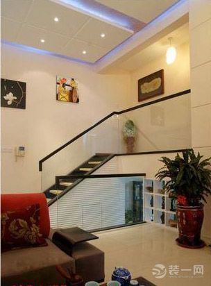 复式楼装修设计效果图 楼梯也能巧变身